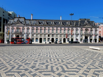 Building bordering Restaurant Square