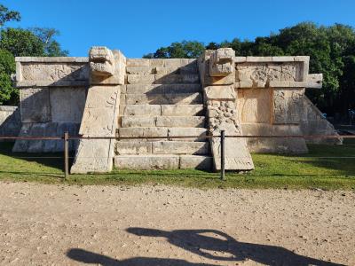 Platform of Eagles and Jaguarsr